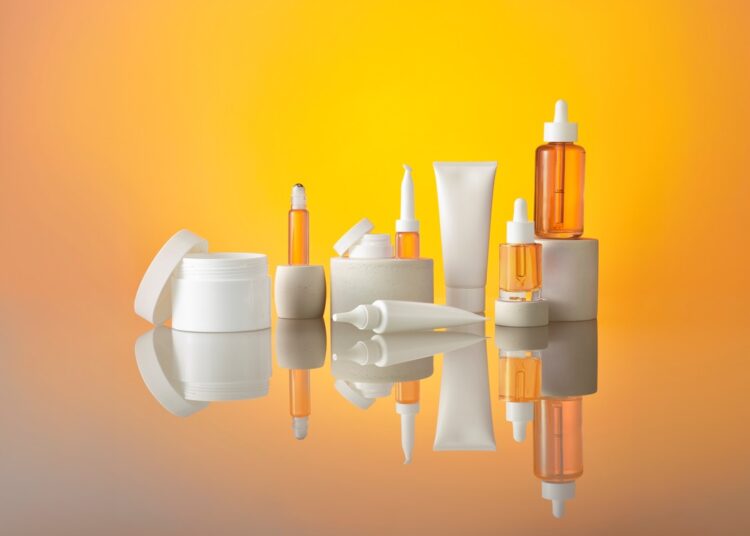 MEDICOS Beauty designs the reusable applicator of the single-dose packaging for Phyto Paris’ Phytocyane Intensive+ treatment